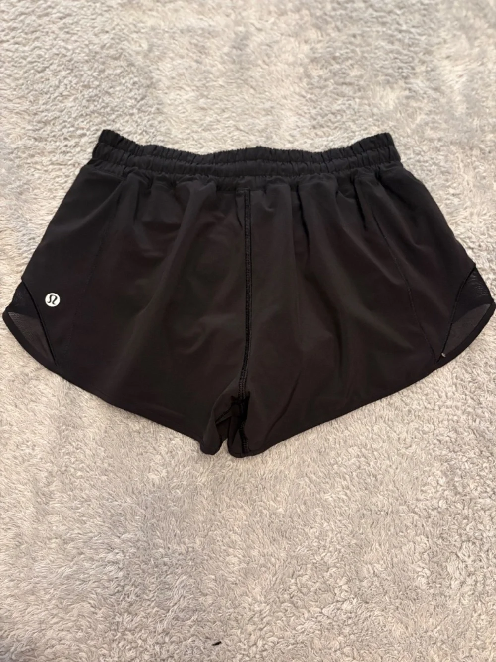 Lululemon 2.5" Black Hotty Hot Shorts Size 6 - Picture 4 of 7
